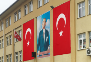 Bayrak, Ata Posterleri, Bayrak Direkleri